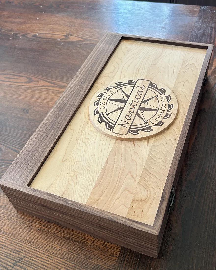 Médaillon sculpté sur bois